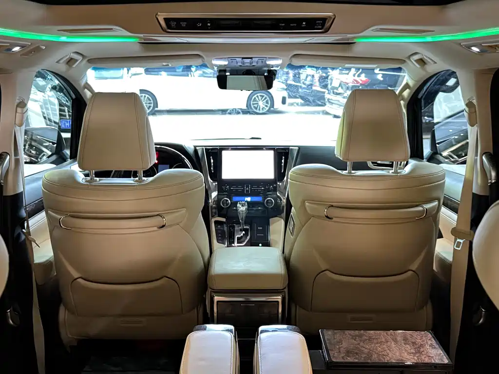 Toyota Vellfire 2021 — фото 12