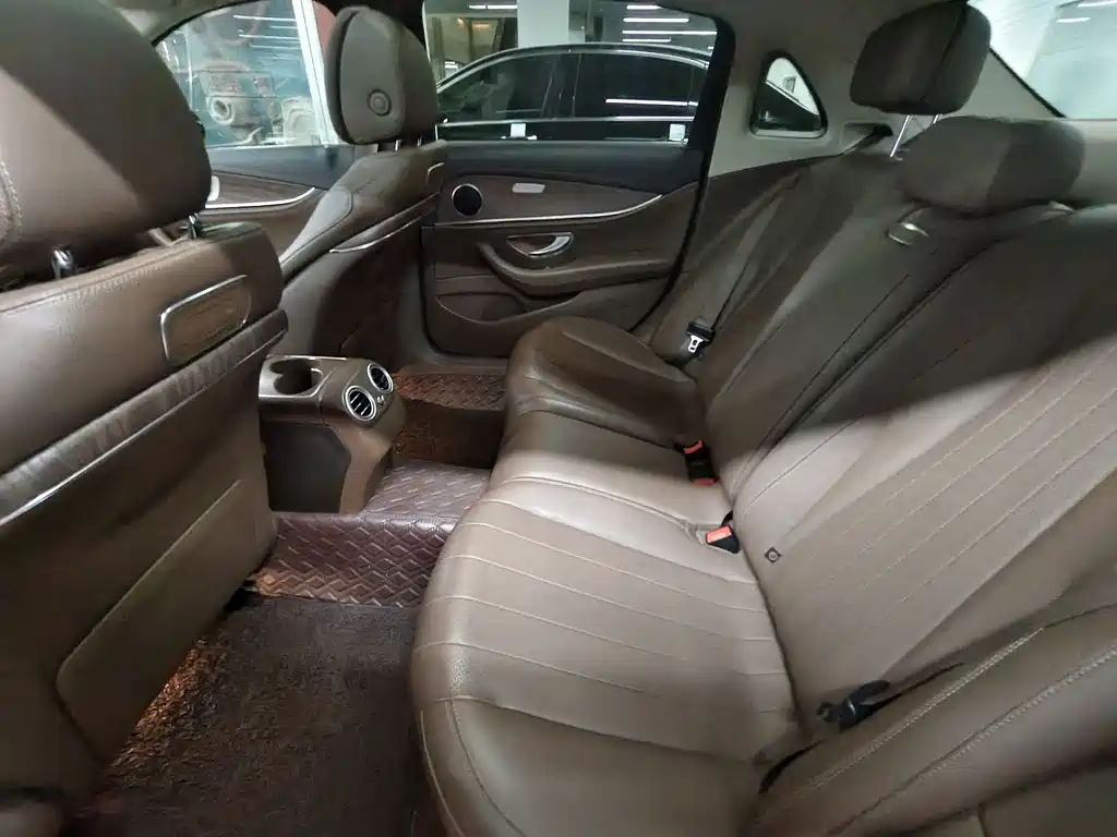 Mercedes-Benz E-Class 2020 — фото 15