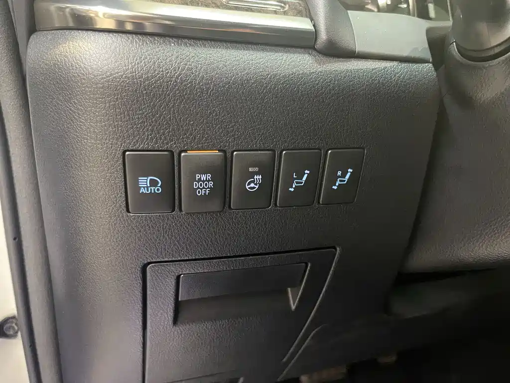 Toyota Alphard 2021 — фото 11