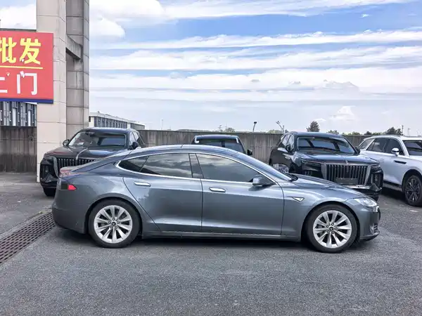 Tesla Model S 2014