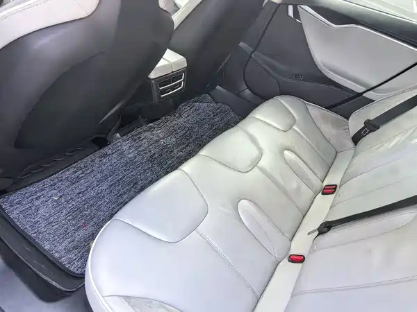 Tesla Model S 2014