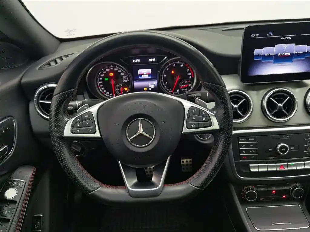 Mercedes-Benz CLA 2018 — фото 11