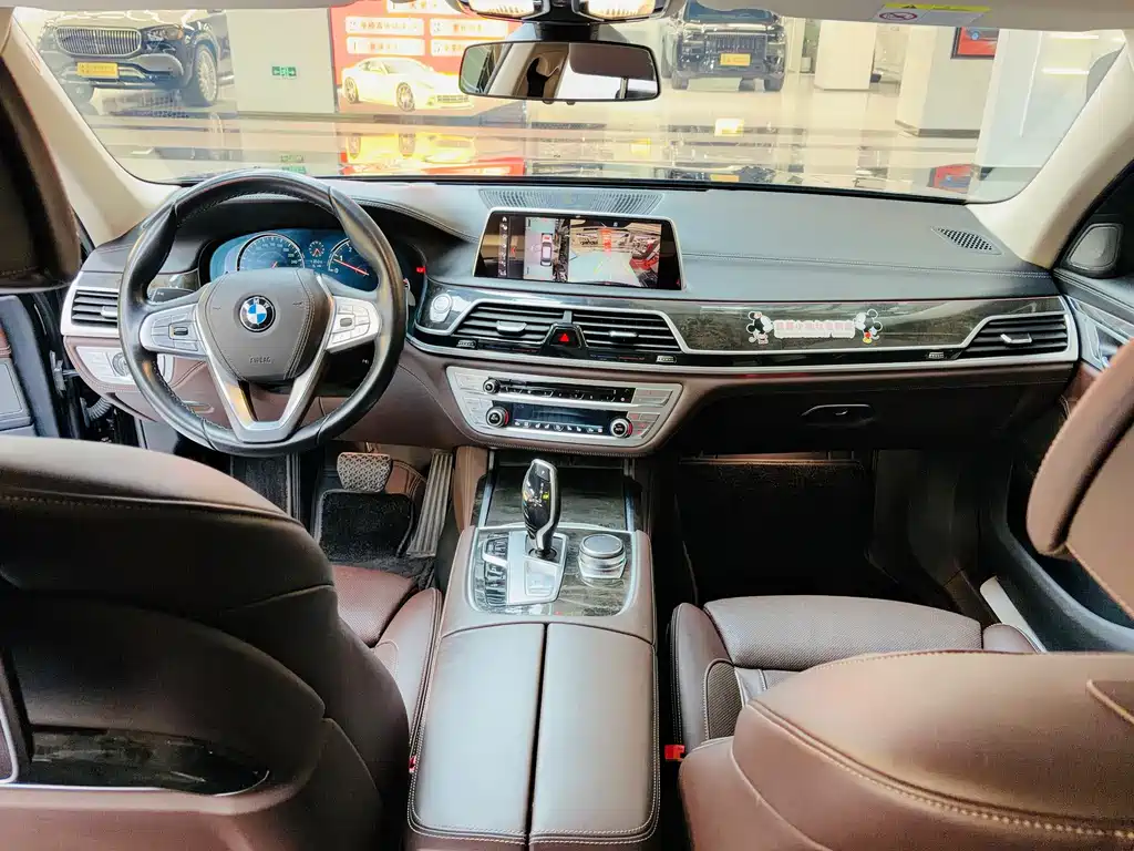 BMW 7 Series 2018 — фото 10