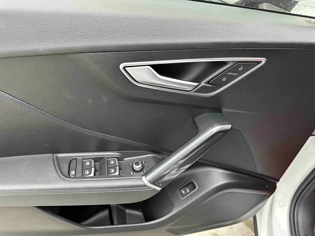 Audi Q2L 2022 — фото 17