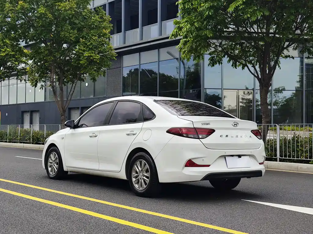 Hyundai Elantra 2018 — фото 7