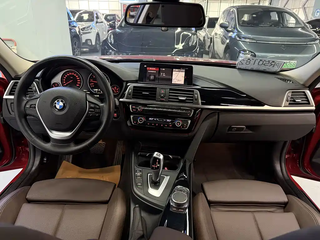 BMW 3 Series 2019 — фото 17