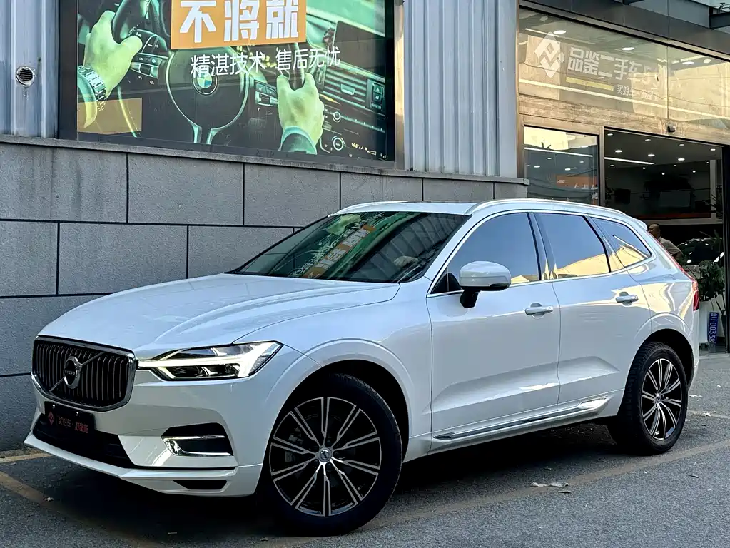 Volvo XC60 2019 — фото 1