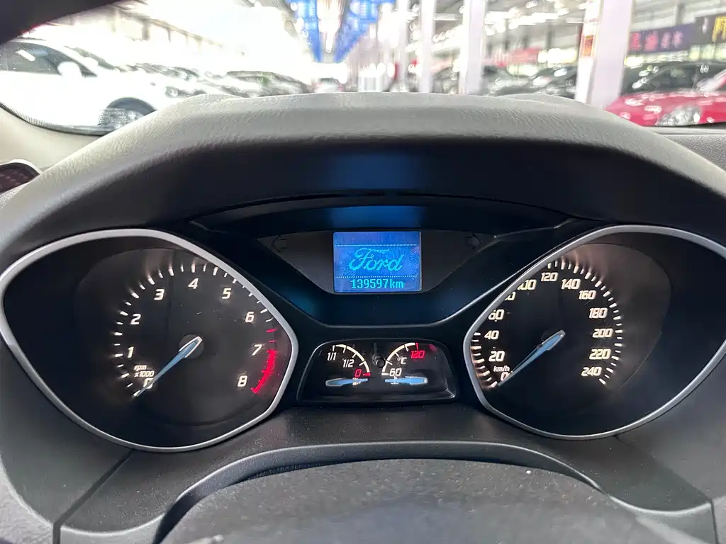Ford Focus 2014 — фото 12