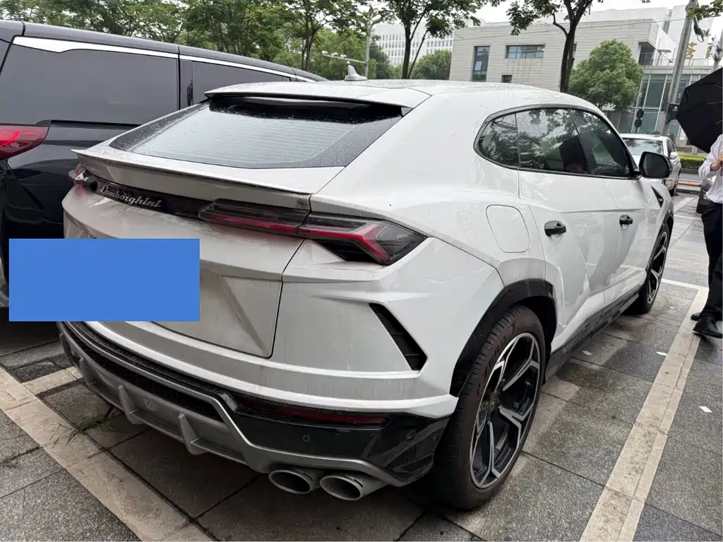 Lamborghini Urus 2020 — фото 12