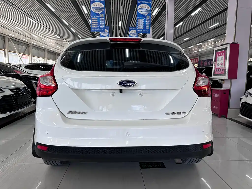 Ford Focus 2014 — фото 5