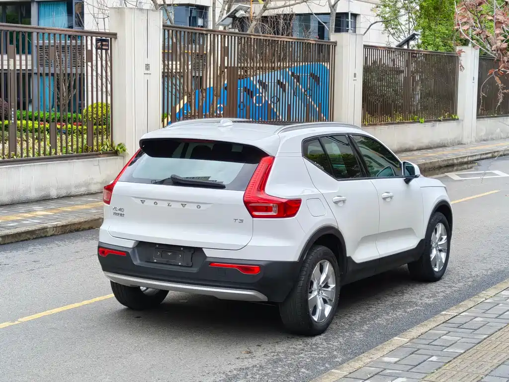 Volvo XC40 2021 — фото 5