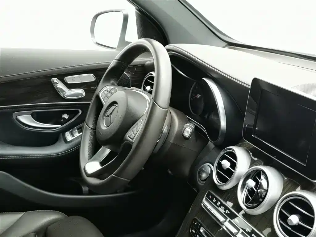 Mercedes-Benz GLC 2017 — фото 22