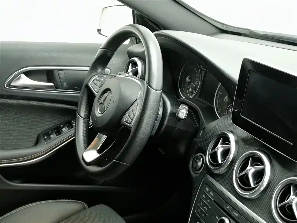 Mercedes-Benz A-Class 2018 — фото 22