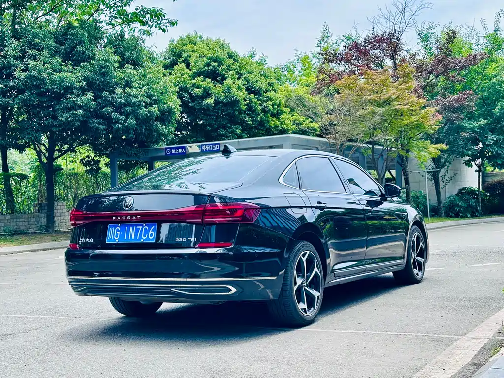 Volkswagen Passat 2023 — фото 6