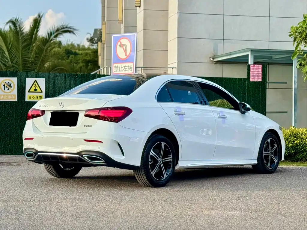 Mercedes-Benz A-Class 2024 — фото 9