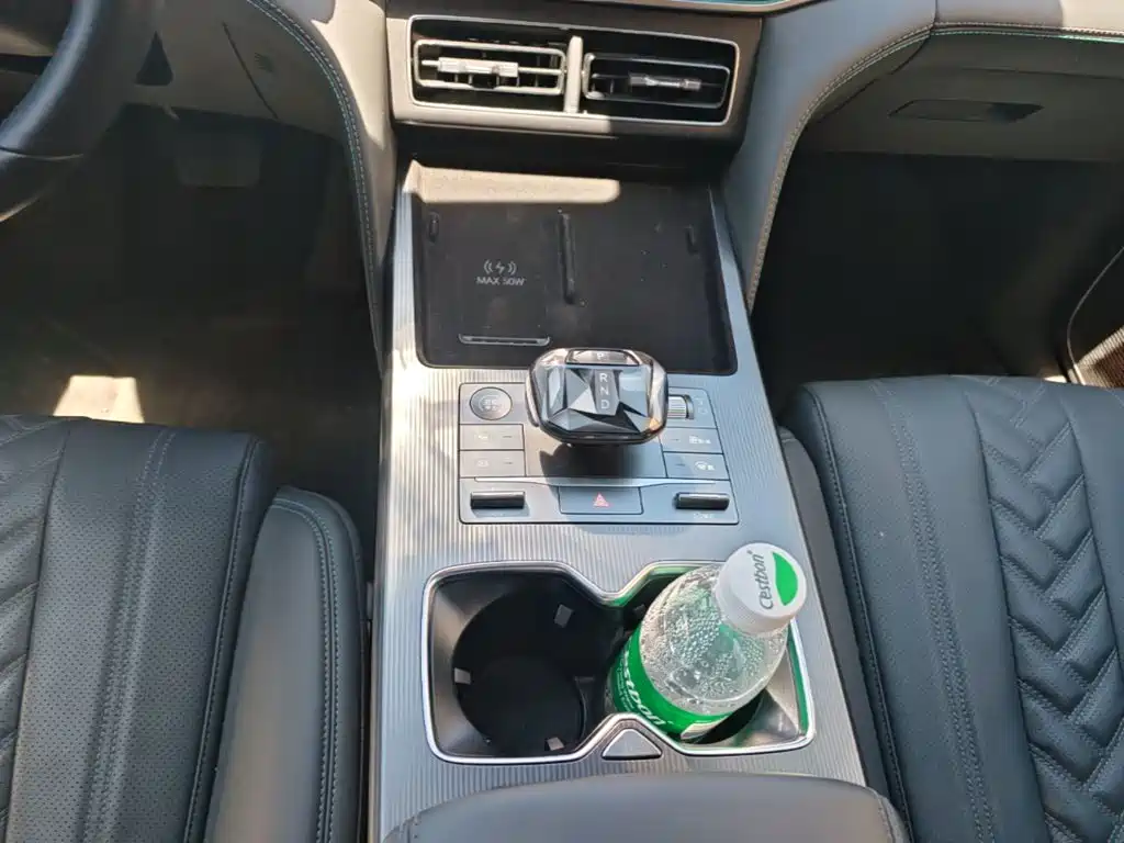BYD L DM-i 2025 — фото 14