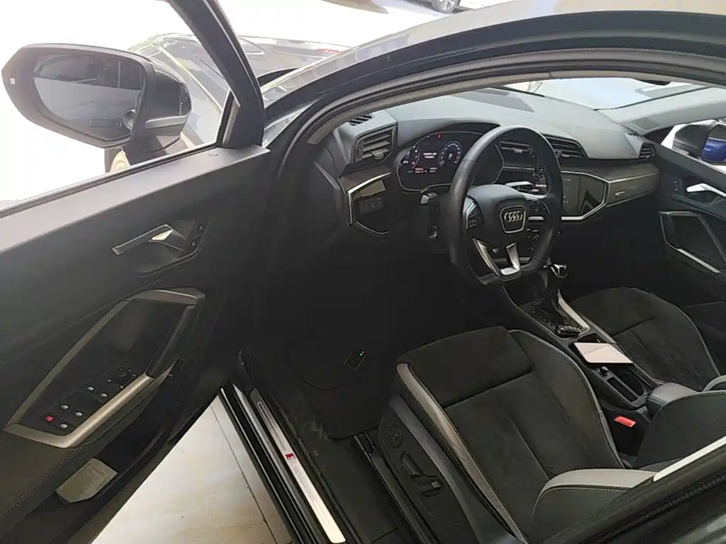 Audi Q3 2020 — фото 16