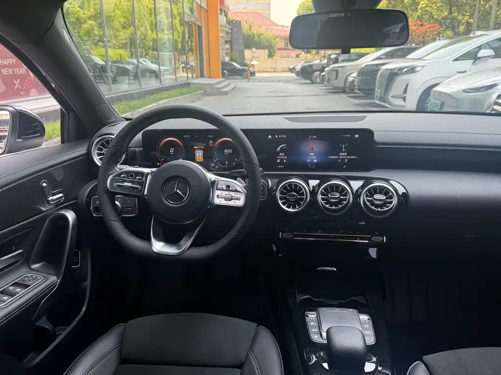 Mercedes-Benz A-Class 2023 — фото 9