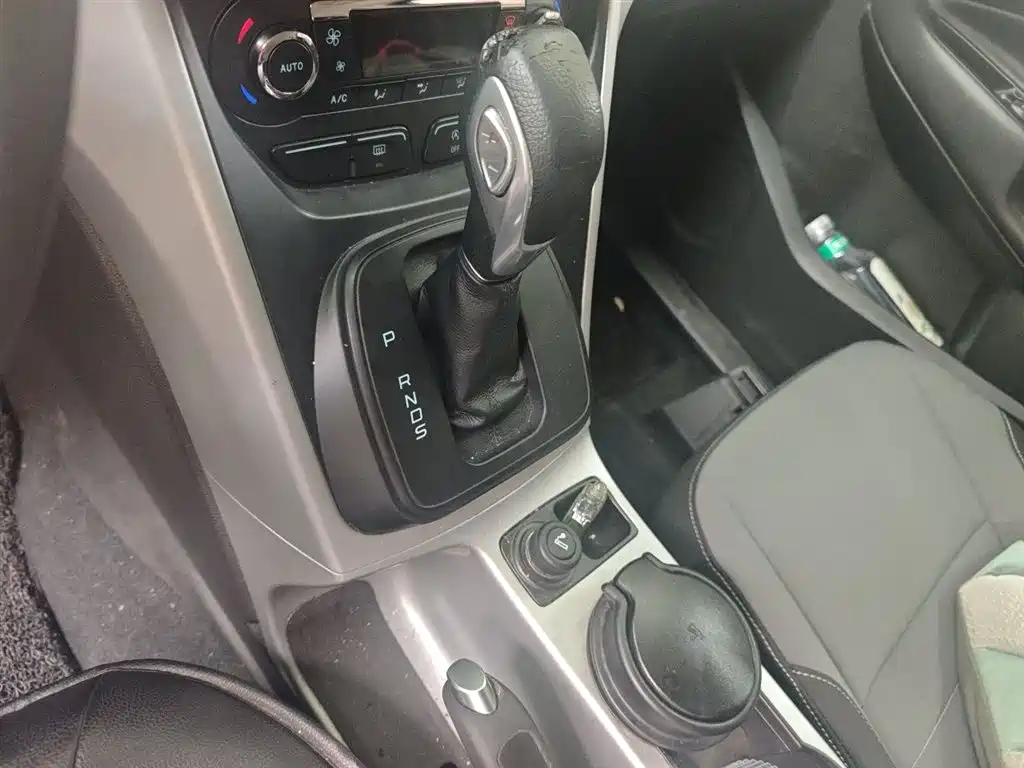 Ford Kuga 2016 — фото 15