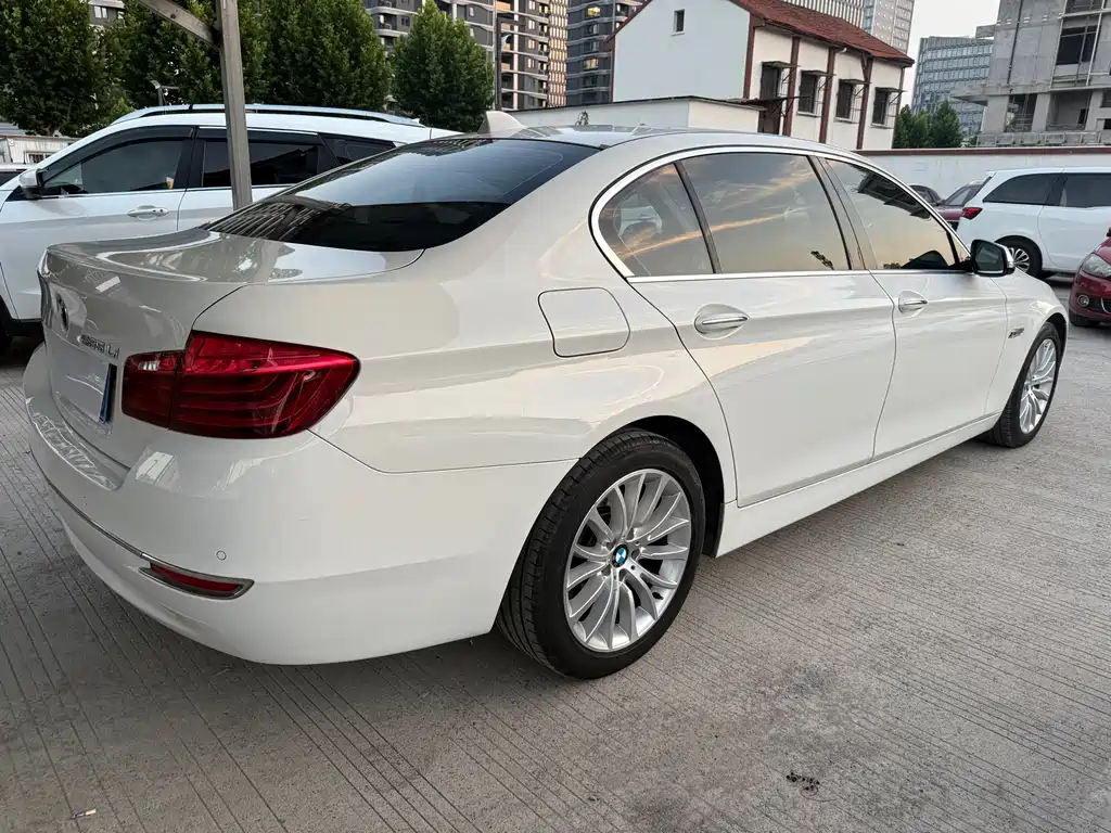 BMW 5 Series 2016 — фото 12