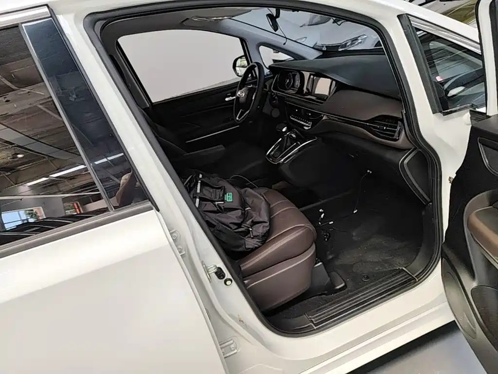 GAC Motor Trumpchi M6 2020 — фото 11