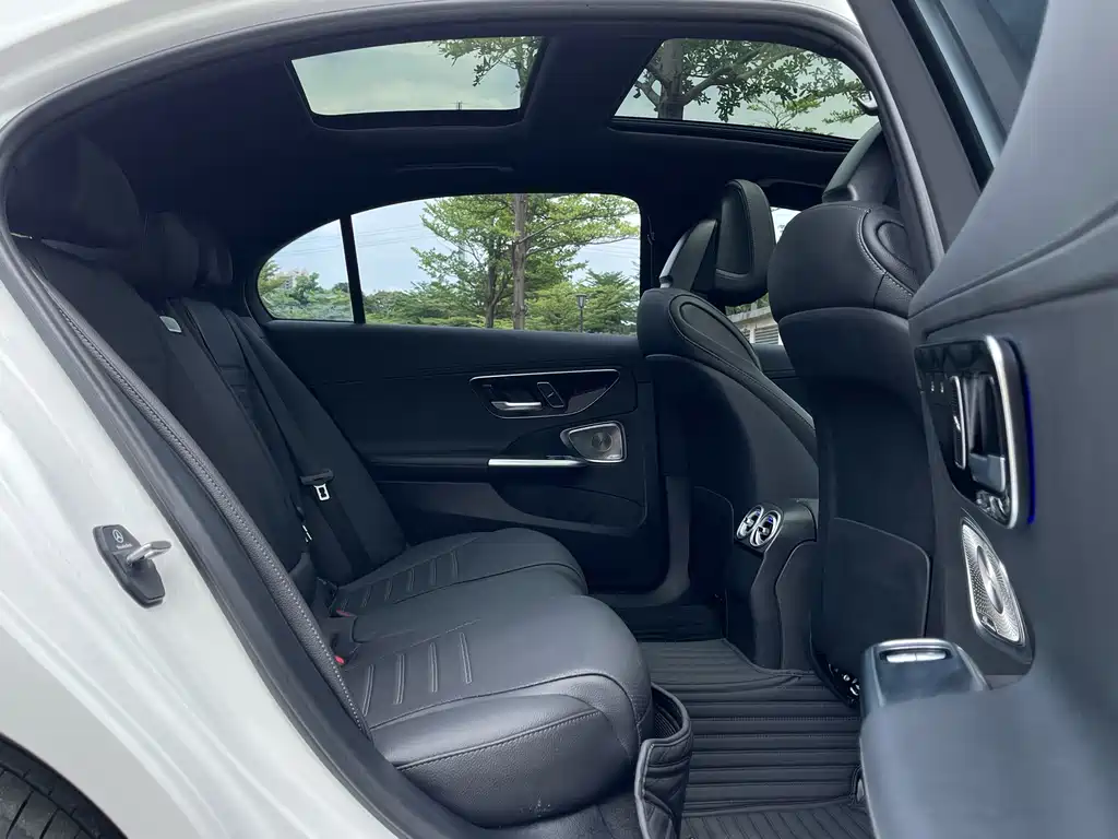 Mercedes-Benz C-Class 2023 — фото 14