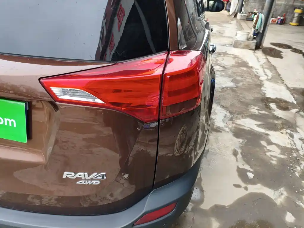 Toyota RAV4 2013 — фото 24