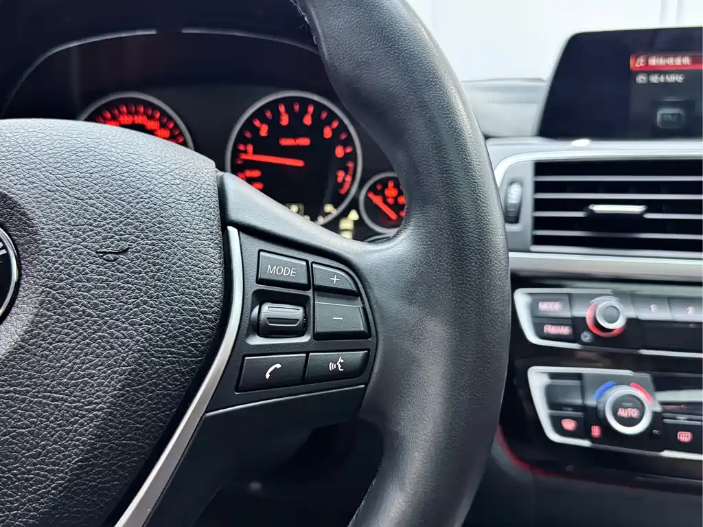 BMW 3 Series 2018 — фото 20