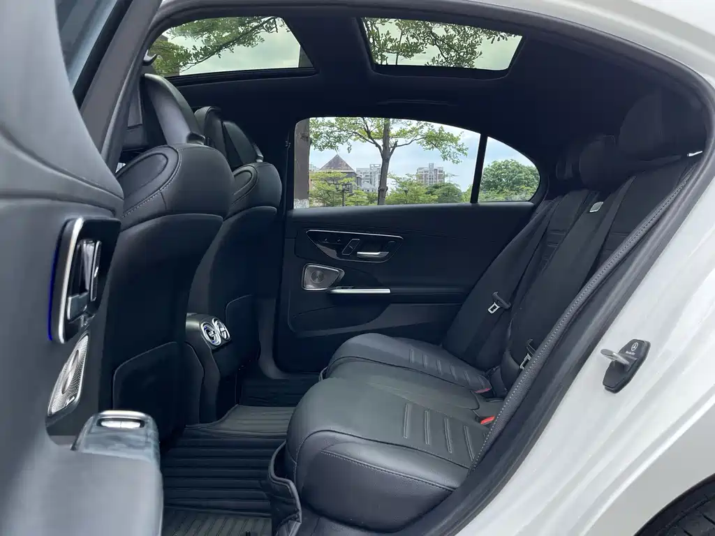 Mercedes-Benz C-Class 2023 — фото 12