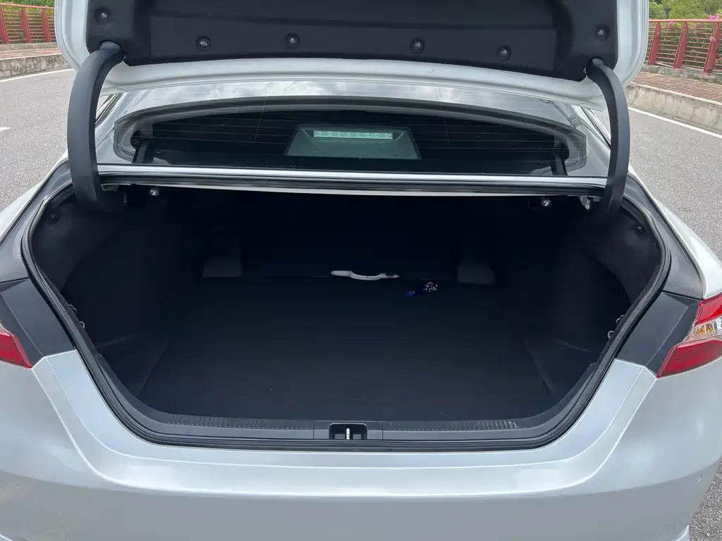 Toyota Camry 2021 — фото 20