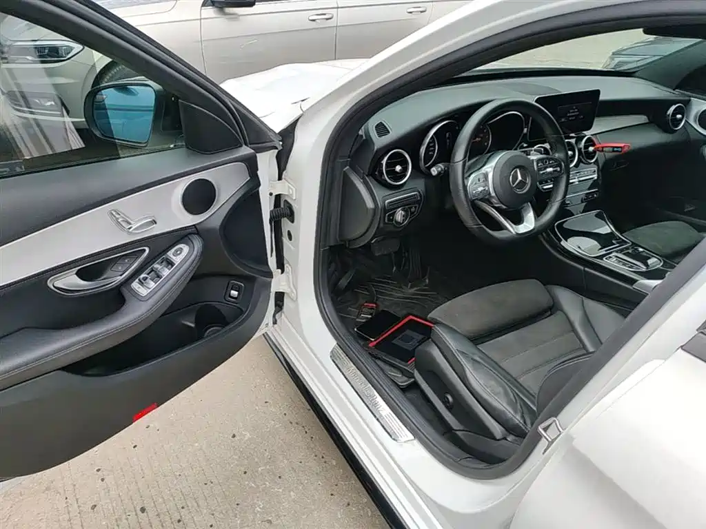Mercedes-Benz C-Class 2019 — фото 16