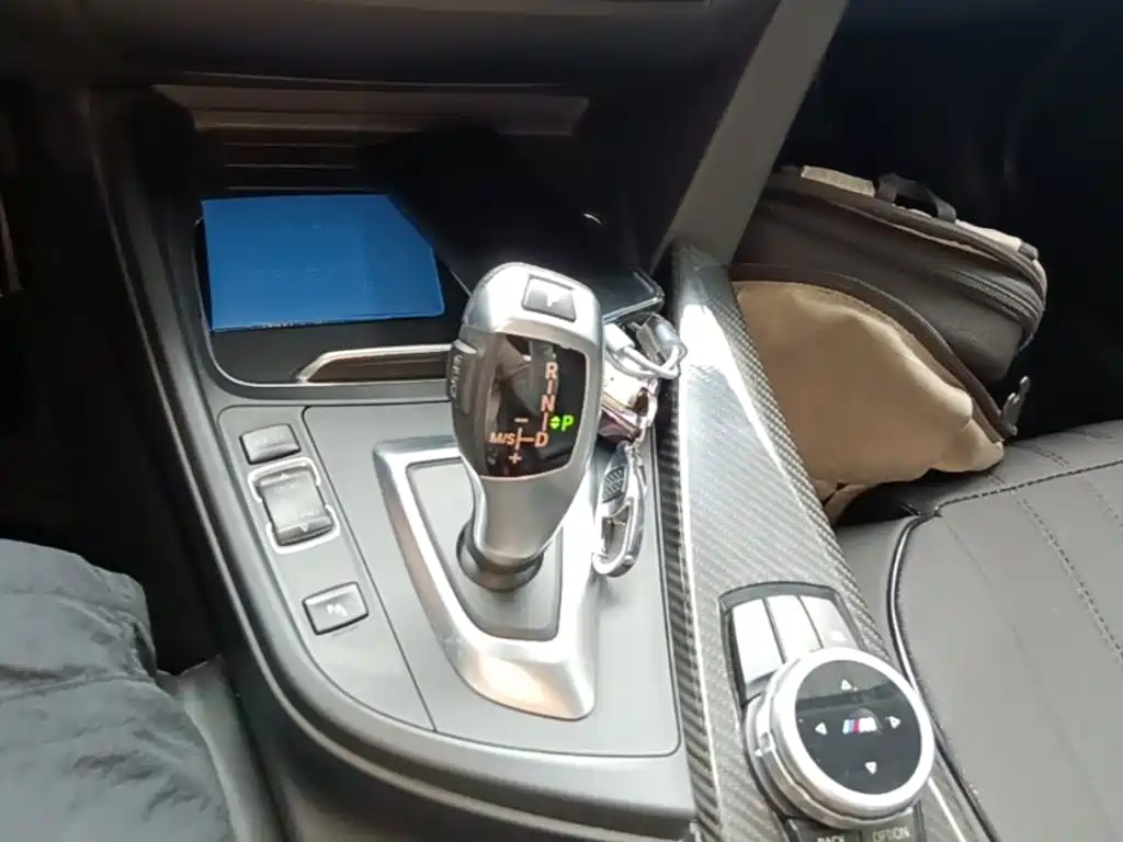 BMW 3 Series 2017 — фото 14