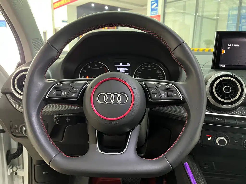 Audi Q2L 2023 — фото 12