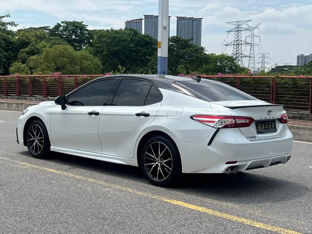 Toyota Camry 2021 — фото 4