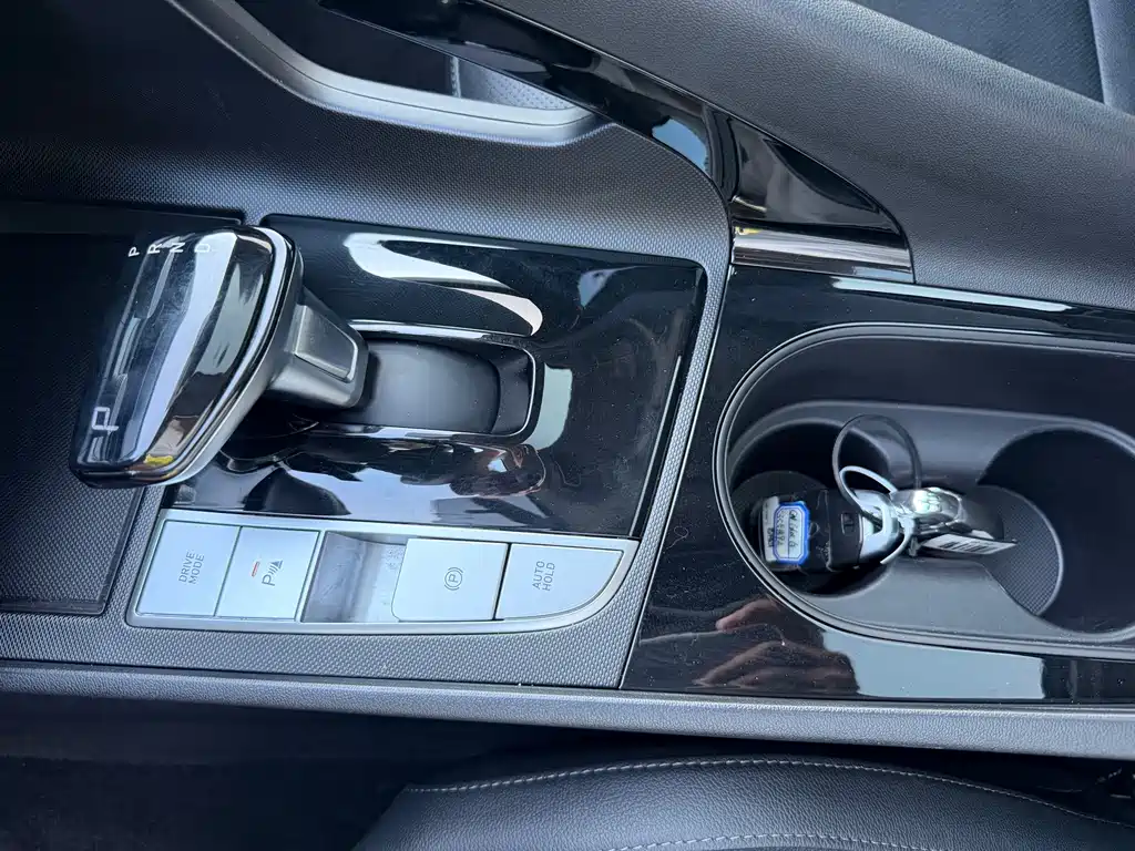 Hyundai Elantra 2023 — фото 14