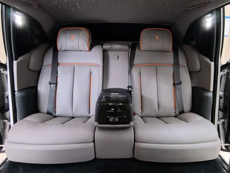 Rolls-Royce Phantom 2019 — фото 16