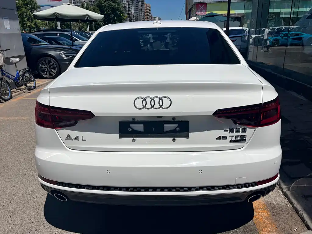 Audi A4L 2018 — фото 3