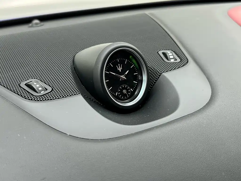 Maserati Levante 2017 — фото 18