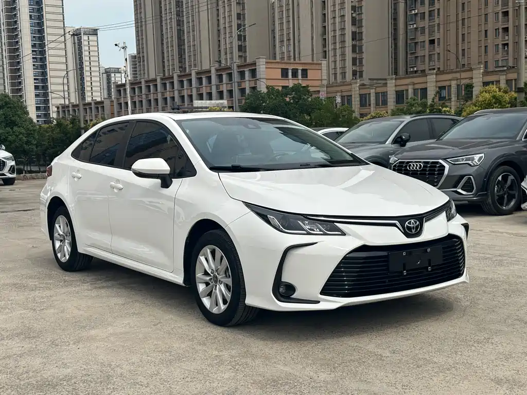 Toyota Corolla 2023 — фото 3
