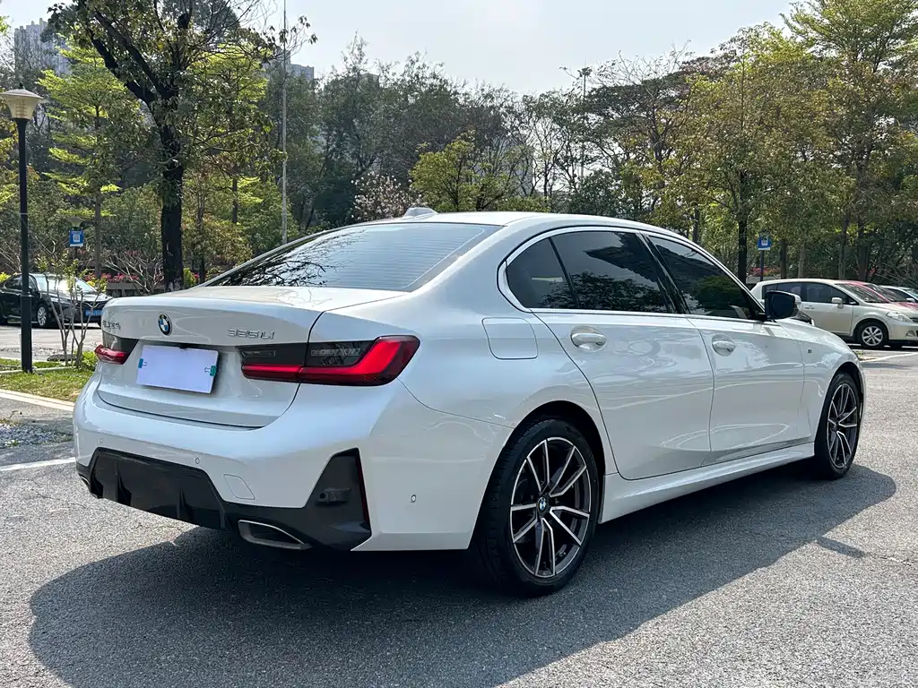 BMW 3 Series 2024 — фото 10