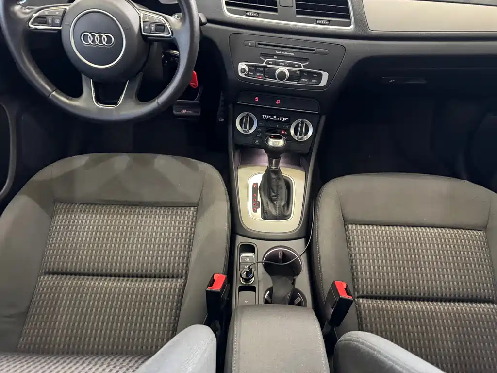 Audi Q3 2016 — фото 11