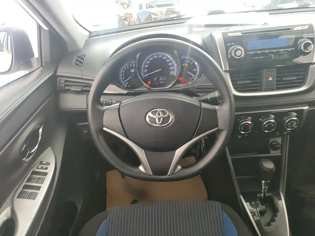 Toyota Yaris L 2016 — фото 11