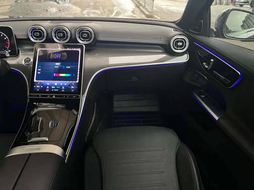 Mercedes-Benz C-Class 2023 — фото 18