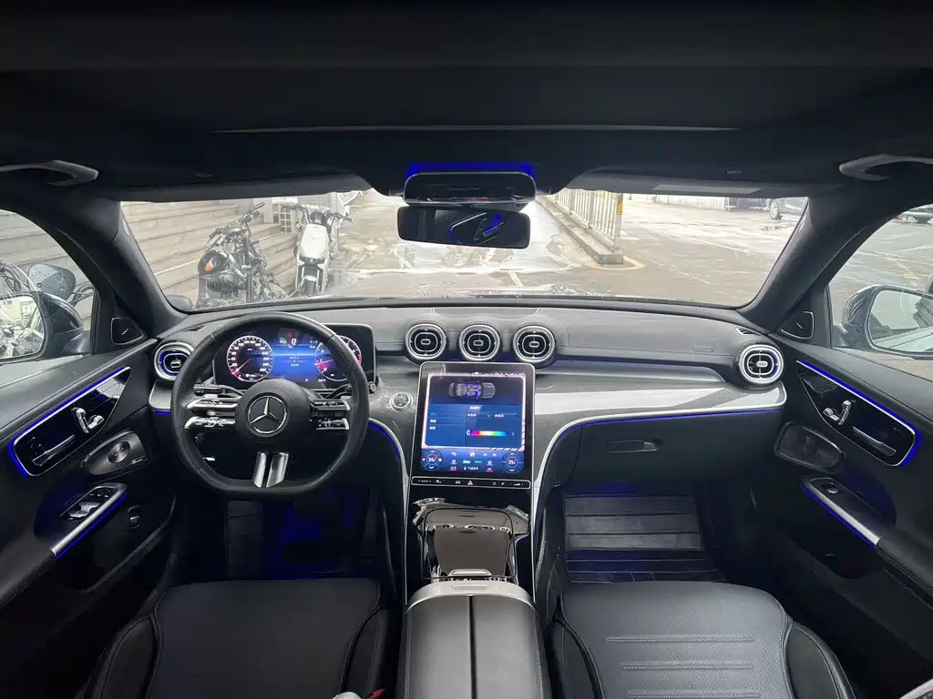 Mercedes-Benz C-Class 2023 — фото 11