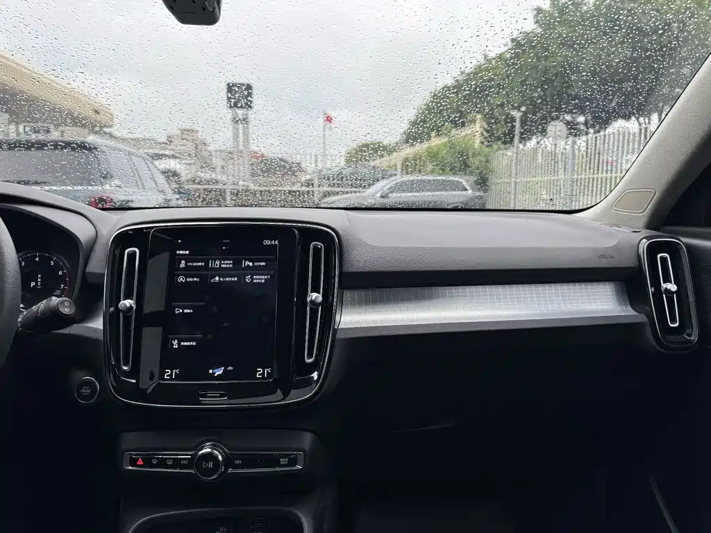 Volvo XC40 2022 — фото 20