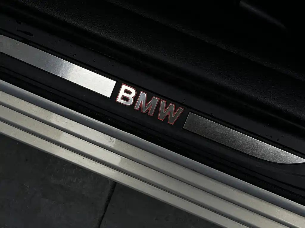 BMW 5 Series 2011 — фото 9