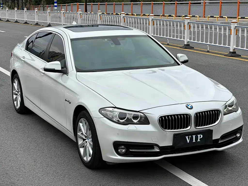BMW 5 Series 2015 — фото 3