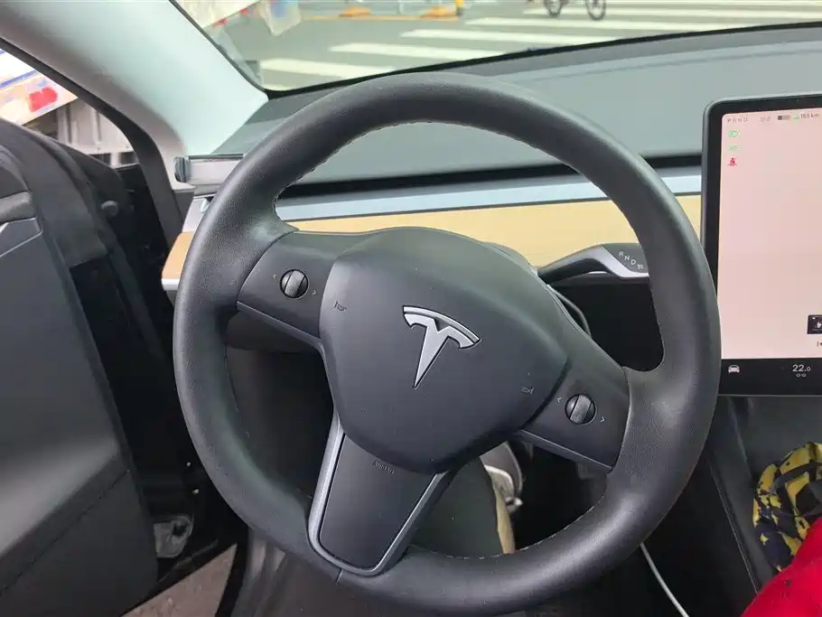 Tesla Model Y 2022 — фото 15