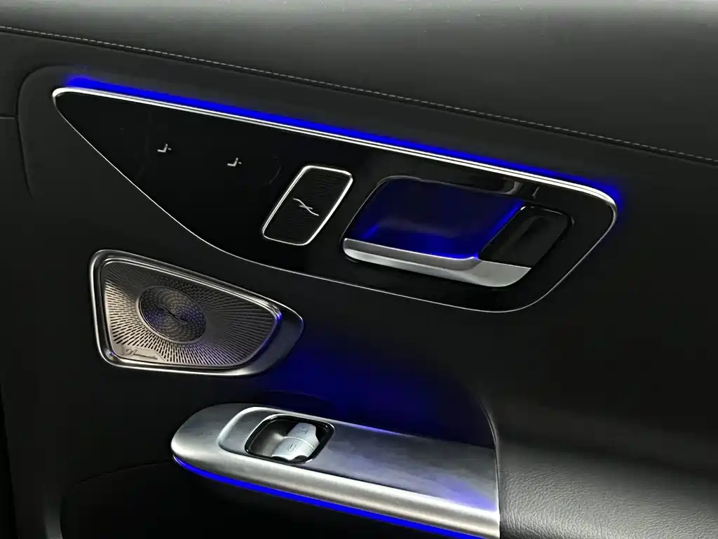 Mercedes-Benz C-Class 2023 — фото 24
