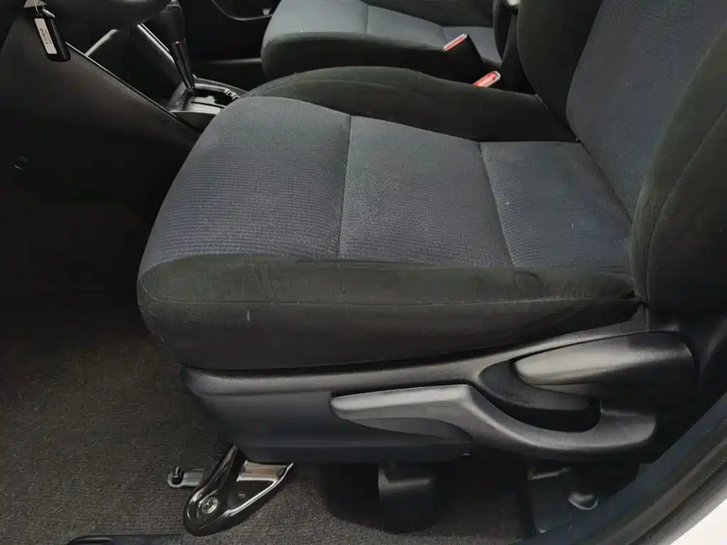 Toyota Yaris L 2019 — фото 19